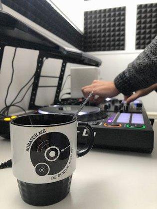 Escuela de DJ en Madrid - Scratch me DJ School