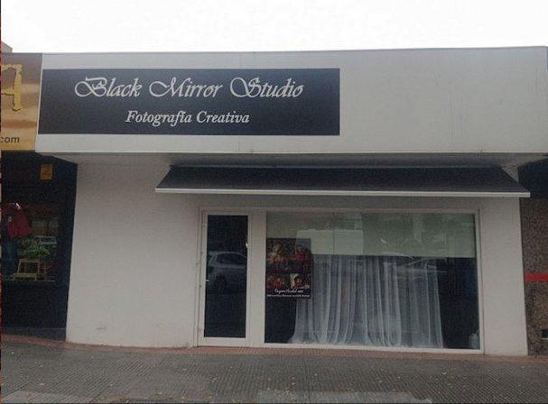 Black Mirror Studio - Fotografía de Familia, Embarazo, Recién Nacido, Smash Cake, Comuniones