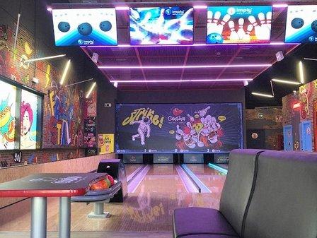 Freestyle Cantina: Sports Bar con Bolera