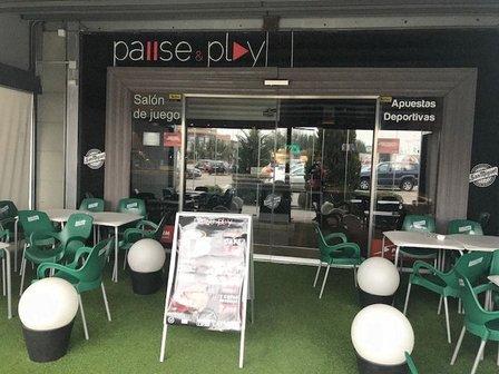 Pause & Play