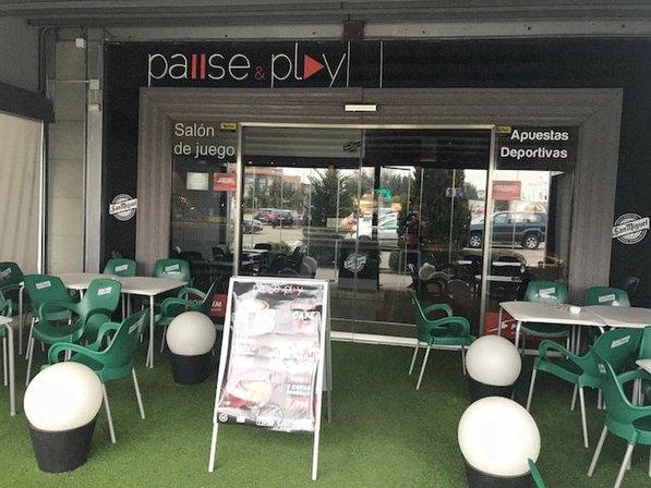 Pause & Play