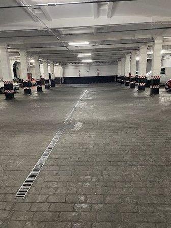 PARKING IN THE WAREHOUSE snifter