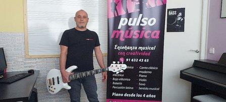 Profesor de Bajo | Debajoelectrico | Ernesto Martín