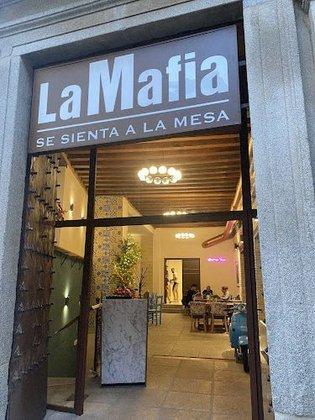 La Mafia se sienta a la mesa