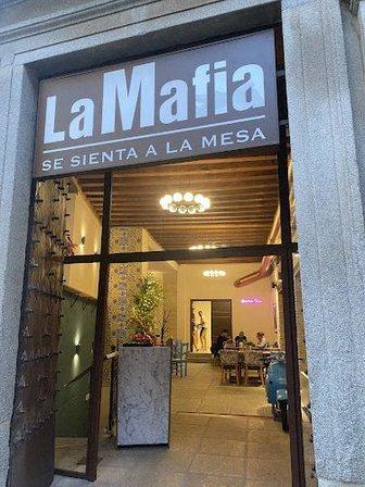 La Mafia se sienta a la mesa