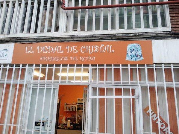 El Dedal de Cristal, arreglos de ropa