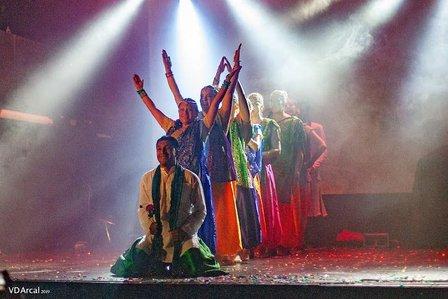 Clases de danza bollywood: diversión + solidaridad