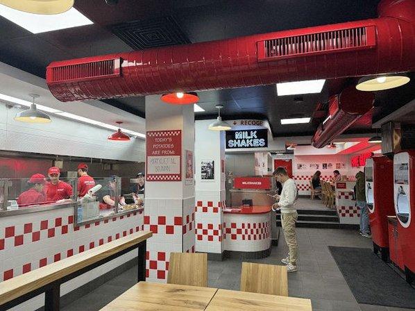 Five Guys Burgers and Fries Madrid Princesa 68