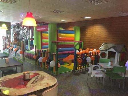 CHISPA`S. Parque De Bolas Y Cafeteria