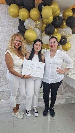 Karina Frías Academia de Uñas