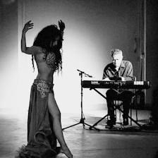“ShelzzArm" Armen Kusikian y Shelzza. Escuela Danza Del Vientre y Bollywood: Music & Bellydance Studio. Danzas del Mundo.