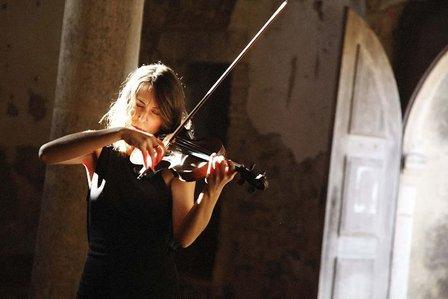 Profesora de violín - Laura Ferrera