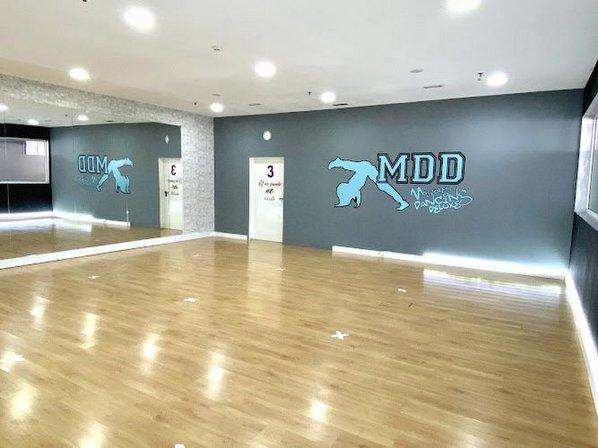 Mostoles Dancing Deluxe