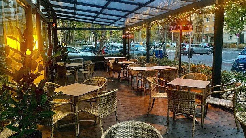 Petit Azca. Bernabéu - Bar Restaurante con Terraza en Madrid