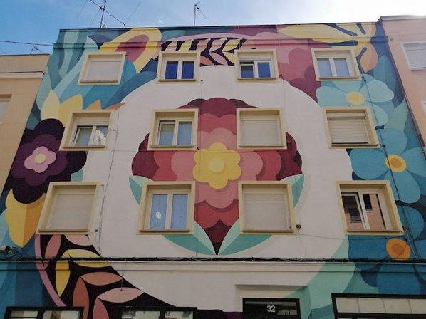 Mural "Flores de Primavera" de Boa Mistura