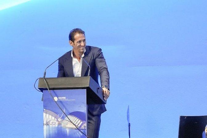 Dr. Roger de Oña