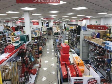 Showroom Barral. Tienda autoservicio y almacén.
