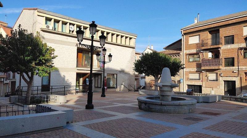Pelayos de la Presa Town Hall