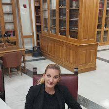 Saray De la Cruz, Abogados