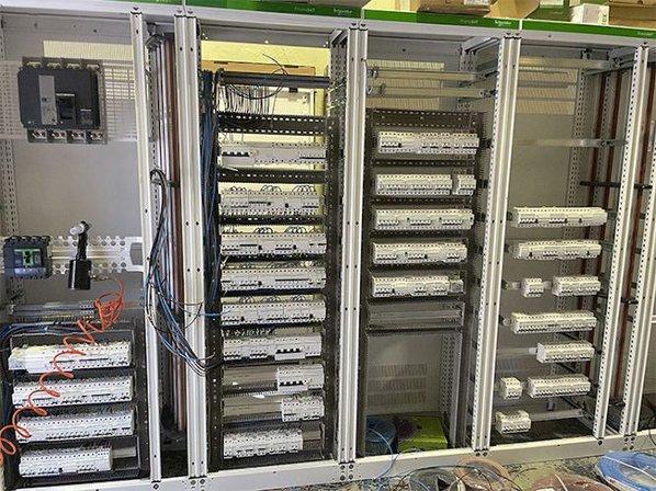 Ados Sociservin -【 Instalaciones y mantenimiento eléctrico 】