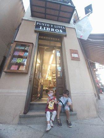 Librería Punto y Línea