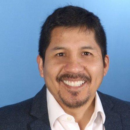 Dr. Edgar Martin Castañeda Guardia - Traumatólogo especialista en columna
