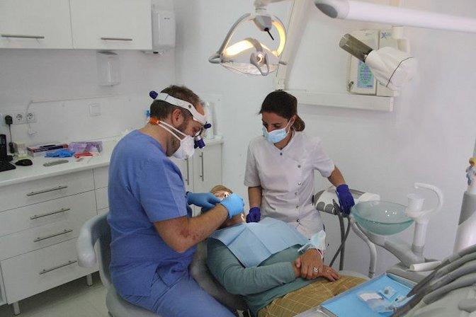 CLÍNICA DENTAL LOYOLA