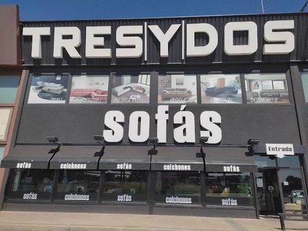 Tres|y|dos Sofás