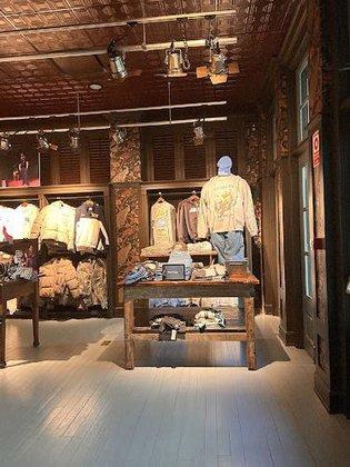 Hollister Co.