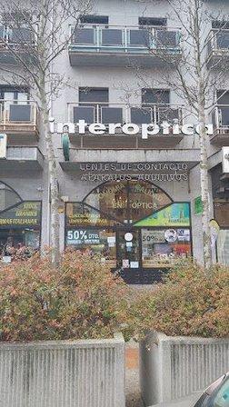 Interoptica. Especialistas en Audífonos. Óptica en Villalba.