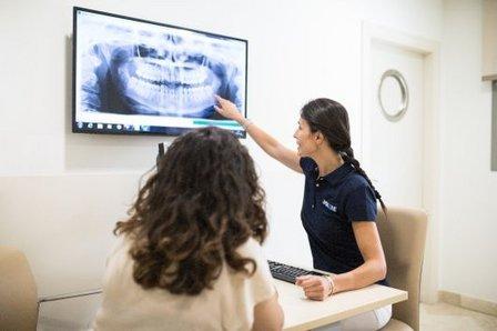 Dr. Laura Garcia Arana, Cirujano oral y maxilofacial