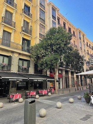 Rótulo "calle Cuchilleros"