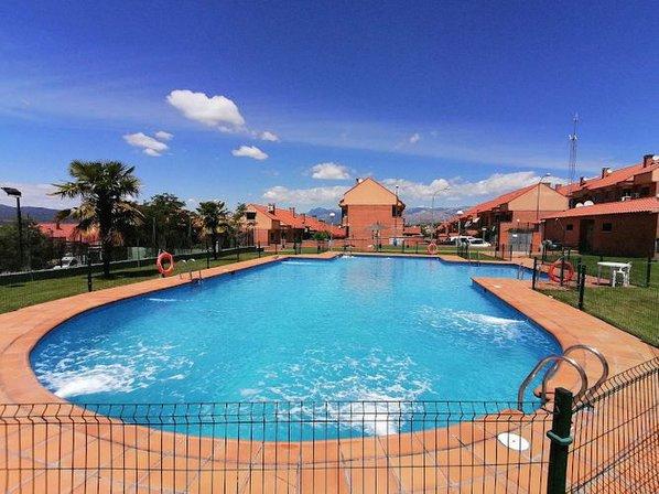 COSTA MADRID POOL