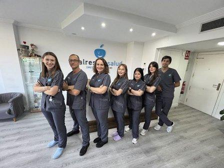Clínica Médico-Dental Valrestón Salud | Dentista infantil | Implantes dentales