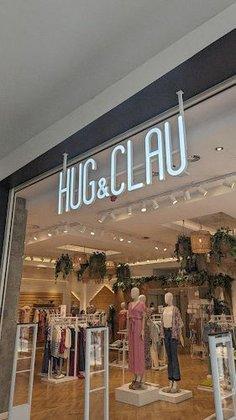 Hug & Clau