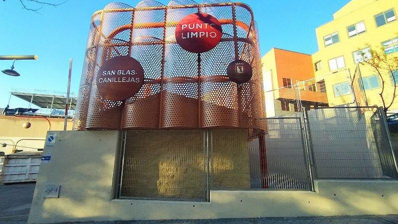 Punto limpio fijo de San Blas