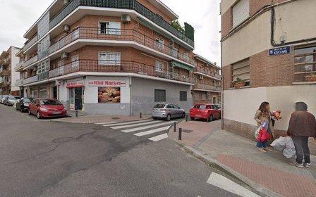 Supermercado Chino Calle Azuzenas Con Fray Junípero Serra