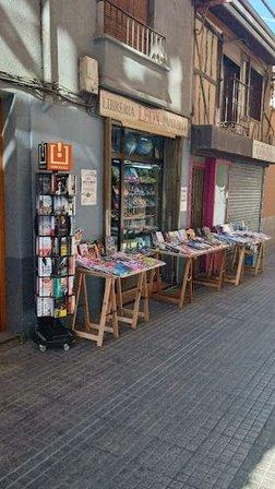 Librería y Papelería "León"