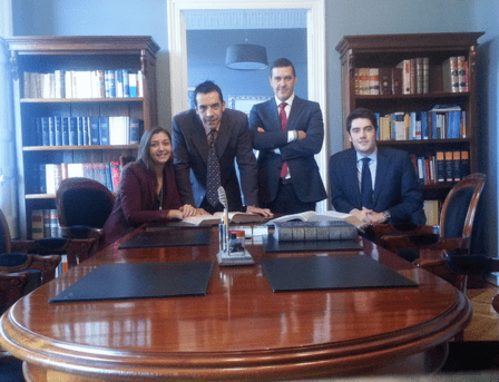 Mato y organista, Abogados
