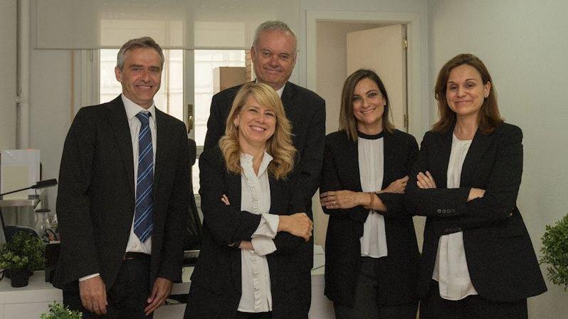 Bennet & Rey, Lawyers/Abogados