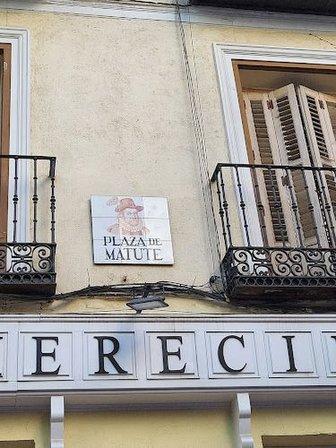 Rótulo "Plaza de Matute"