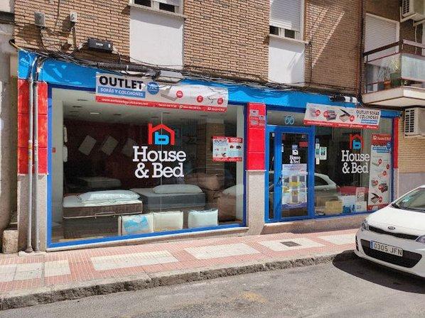 Outlet House & Bed