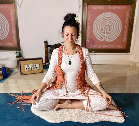 Escuela Raíz de vida. Yoga. Sabiduría, Salud y Sexualidad femenina