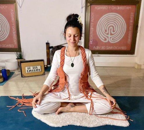 Escuela Raíz de vida. Yoga. Sabiduría, Salud y Sexualidad femenina