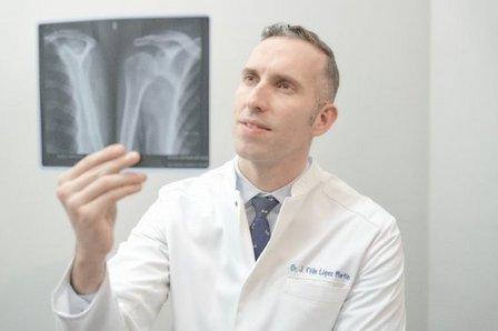 Dr. Félix López, Traumatólogo