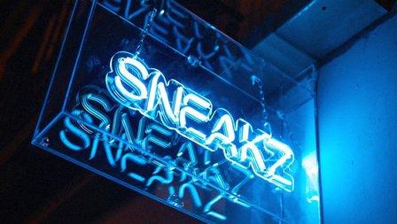 SNEAKZ | BUY YEEZY, ESSENTIALS, SUPREME AND MORE