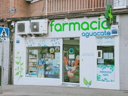 PHARMACY Aguacate. LDOs. Luis Aguinaco and Belén Chaparro