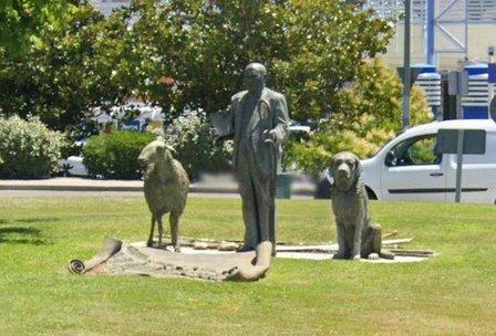 Estatua de Don Tomás Descalzo, el "Majariego Autóctono"