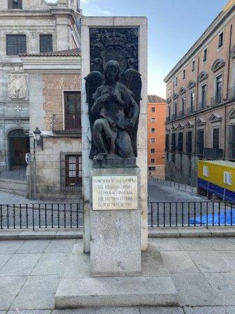 Monument to Victoria Eugenia and Alfonso XIII