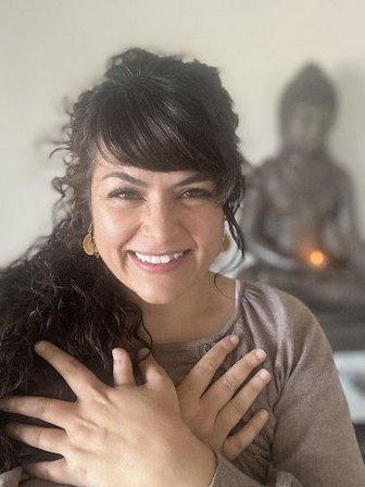 Escuela MeditaZen Barras Access Consciousness Yoga Terapeutico Reiki Breathwork Activación Kundalini Chamanismo Munay Ki
